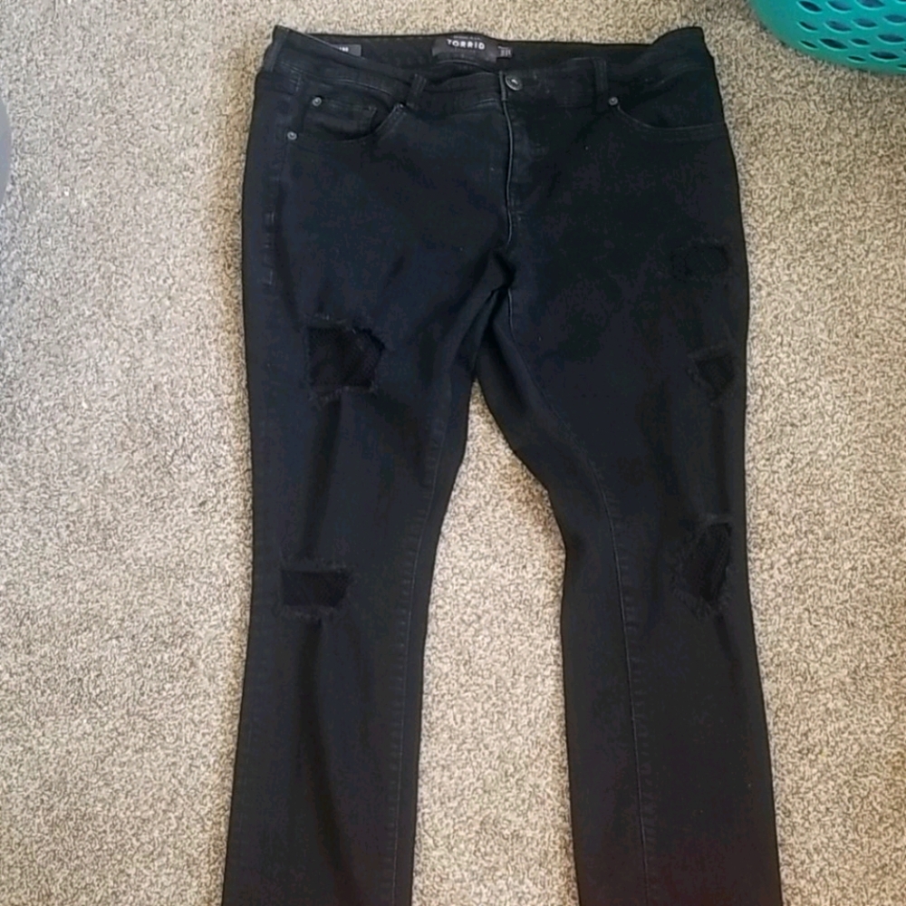 Boyfriend ripped jeans with fishnets in jeans